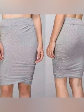 Lululemon Athletica Gray Ruched Pencil Skirt Casual